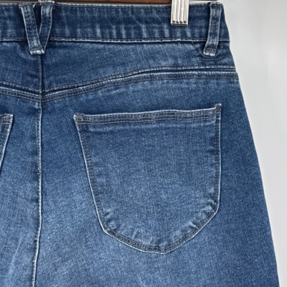 Wit & Wisdom Ab-solution Bermuda Denim Shorts Medium Wash Blue Raw Hem Size 2 - Picture 5 of 9